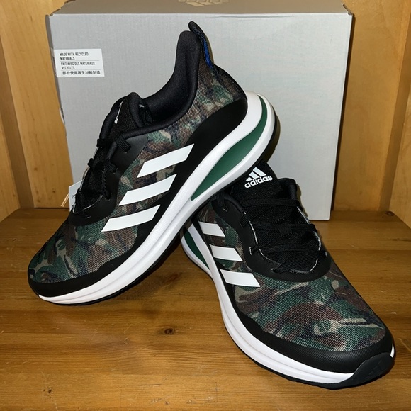 Adidas Fortarun Boy’s Running Shoes NIB - Picture 2 of 3